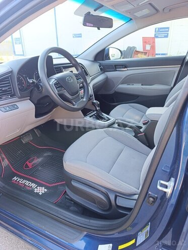 Hyundai Elantra-14