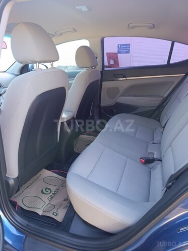 Hyundai Elantra-15
