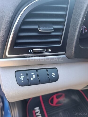 Hyundai Elantra-17