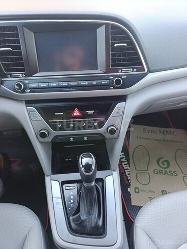 Hyundai Elantra-19