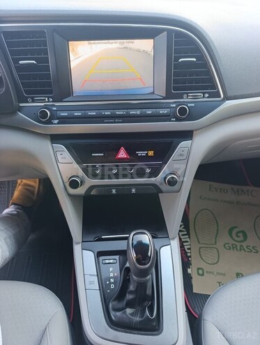 Hyundai Elantra-18