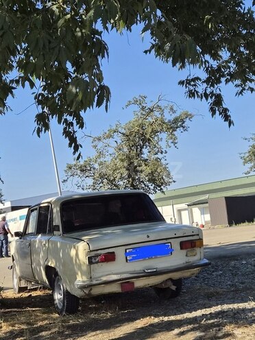 LADA (VAZ) 21011-2