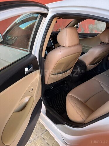 Hyundai Sonata-11