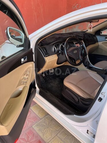 Hyundai Sonata-12