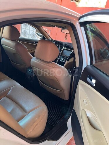 Hyundai Sonata-13