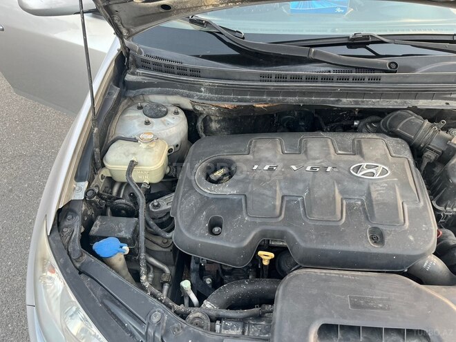 Hyundai Elantra-4