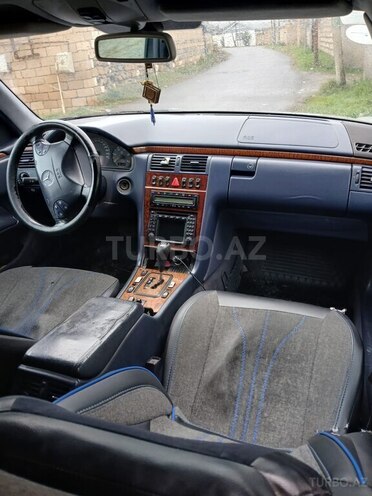 Mercedes E 320-3