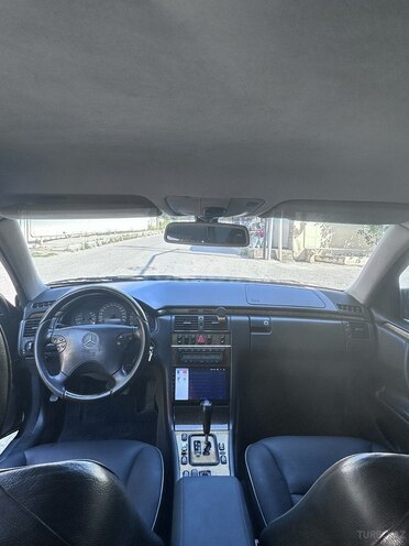 Mercedes E 270-11