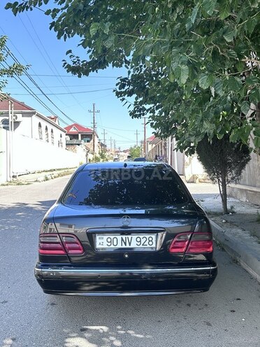 Mercedes E 270-4