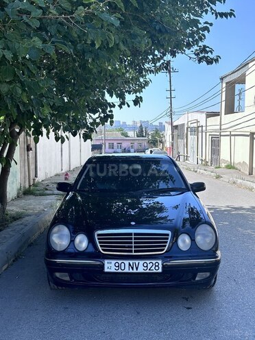 Mercedes E 270-1
