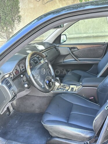Mercedes E 270-6