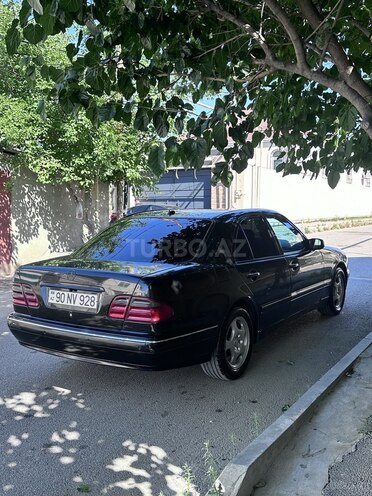 Mercedes E 270-5