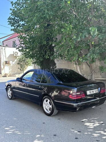 Mercedes E 270-3