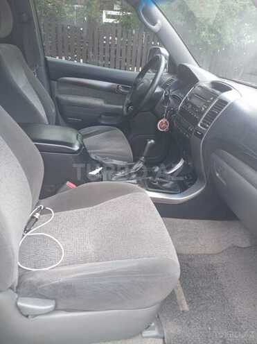 Toyota Land Cruiser Prado-5