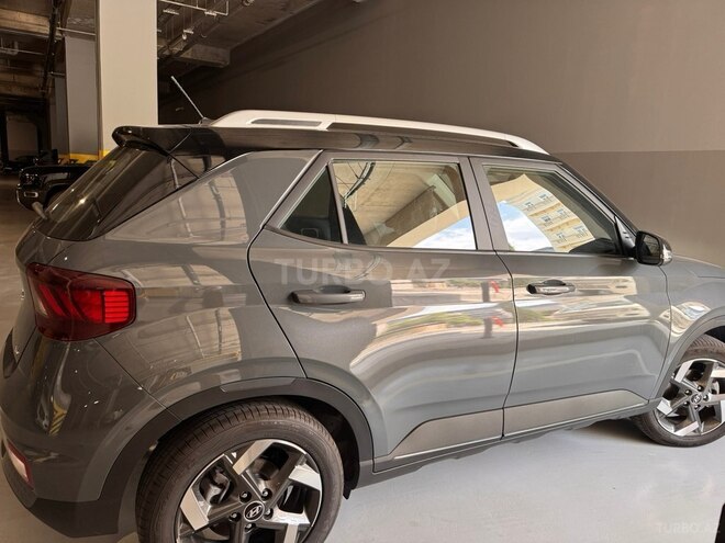 Hyundai Venue-6