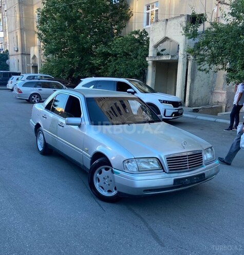 Mercedes C 200-1