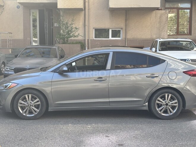 Hyundai Elantra-6