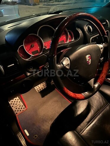 Porsche Cayenne Turbo-6