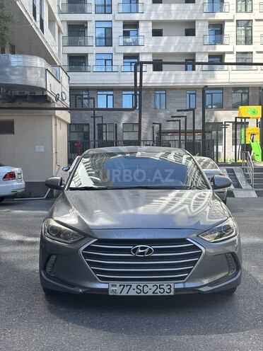 Hyundai Elantra-3