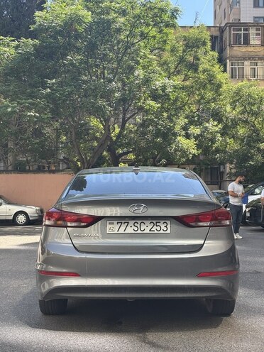 Hyundai Elantra-7