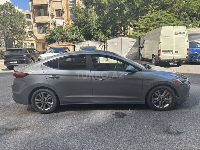 Hyundai Elantra-8