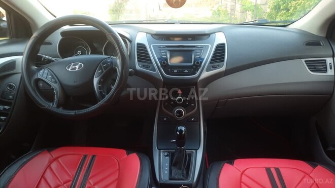 Hyundai Elantra-3