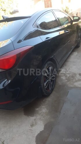 Hyundai Elantra-4