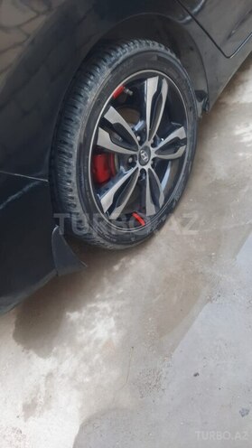 Hyundai Elantra-11