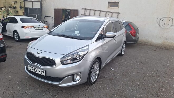 Kia Carens-3
