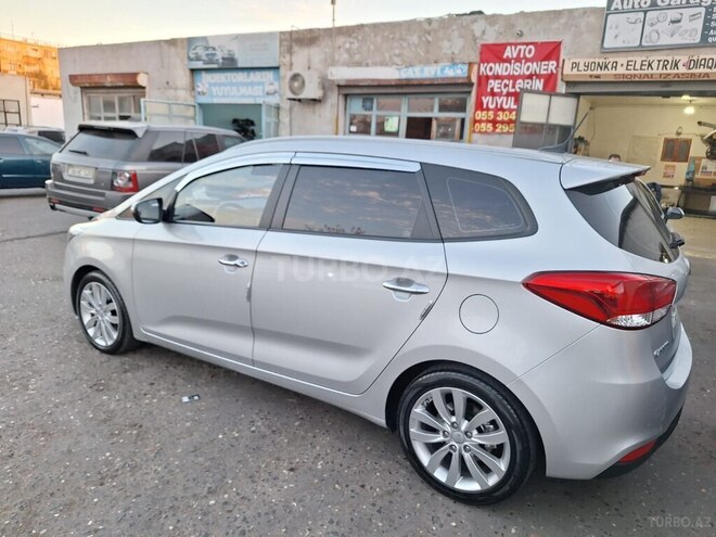 Kia Carens-2
