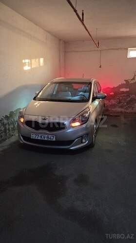 Kia Carens-8