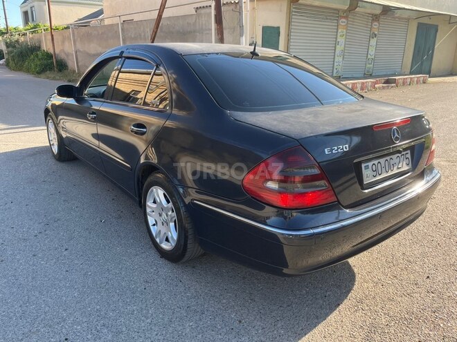 Mercedes E 220-10