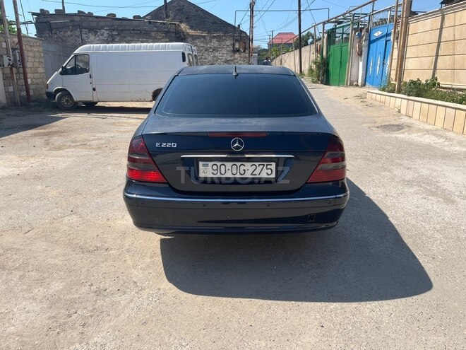 Mercedes E 220-12