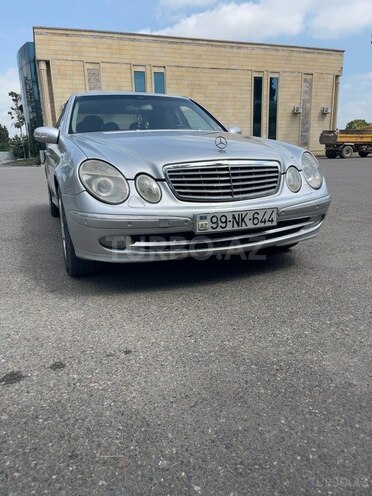 Mercedes E 270-1