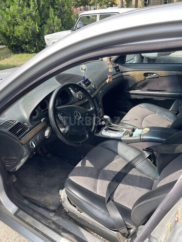 Mercedes E 270-6