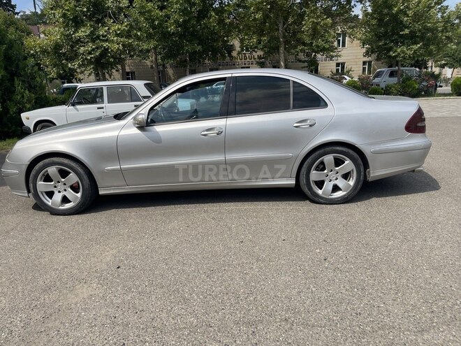 Mercedes E 270-3