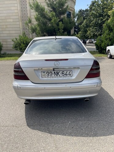 Mercedes E 270-4