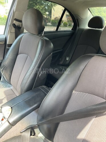 Mercedes E 270-7