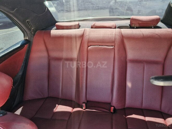 Mercedes E 200-10