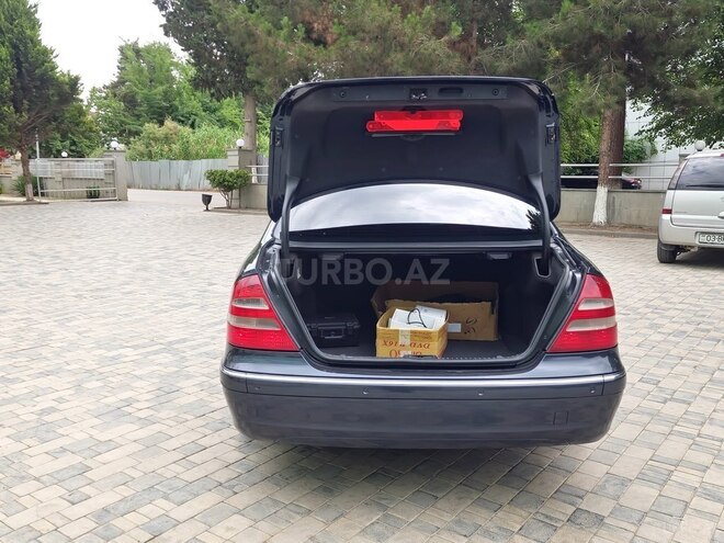 Mercedes E 240-11