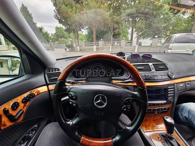 Mercedes E 240-21