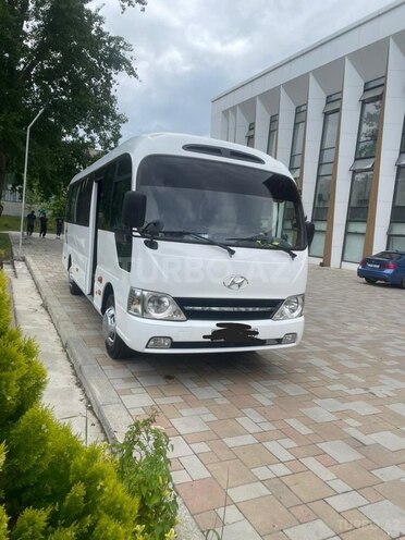 Hyundai County-1