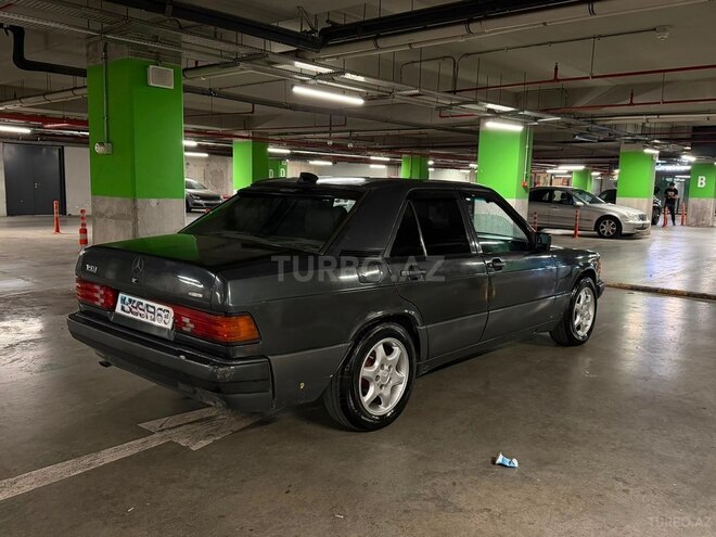 Mercedes 190-4