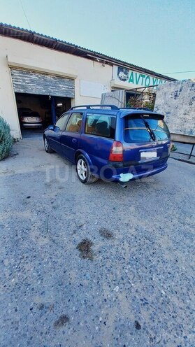 Opel Vectra-4