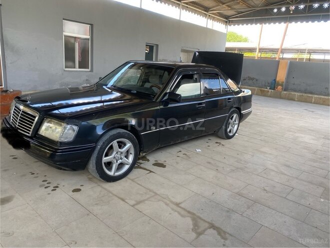 Mercedes 220 E-4