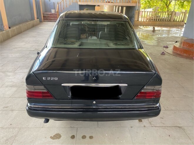 Mercedes 220 E-6