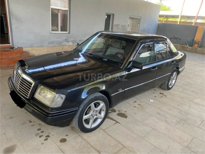 Mercedes 220 E-7