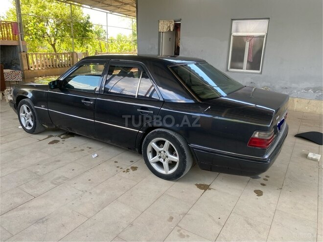 Mercedes 220 E-11