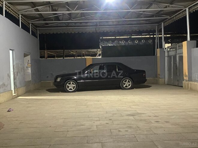 Mercedes 220 E-12