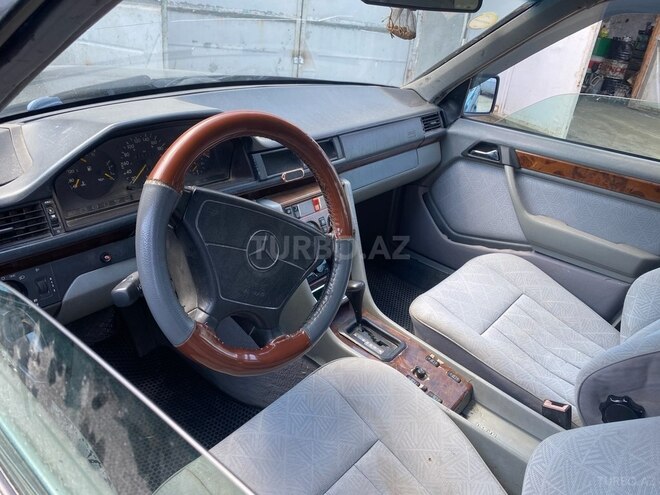 Mercedes 220 E-15